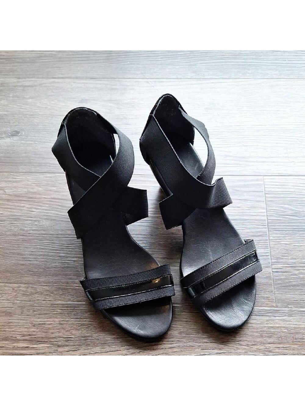Munro American Black Strappy Heeled Sandal Size 7